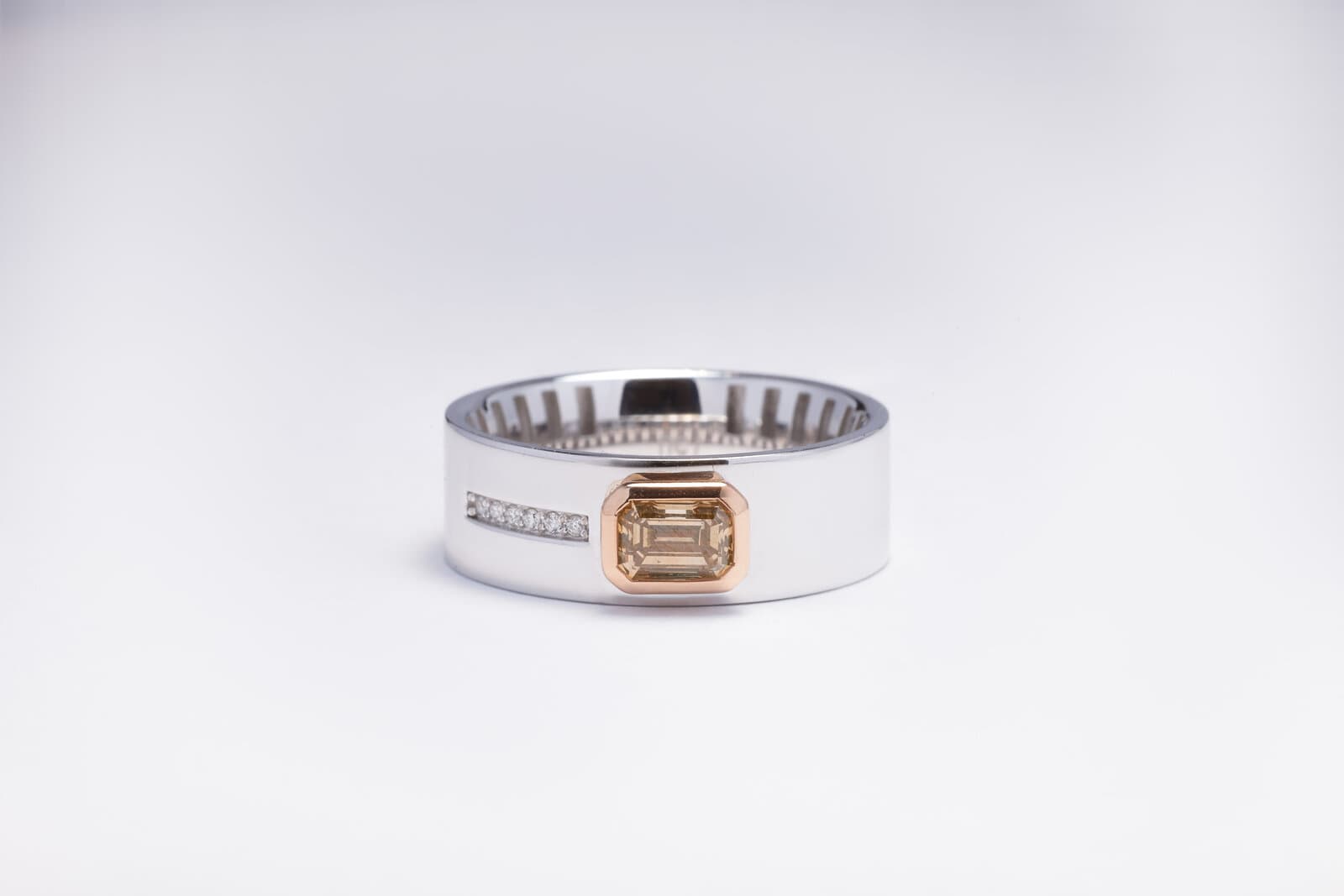 Bold two-toned ring with a wide band, brown diamond