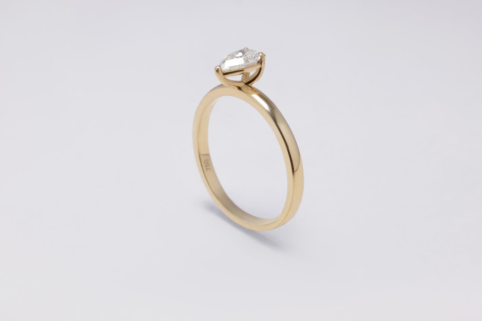 Handcrafted 18k pear shape solitaire ring with natural diamonds